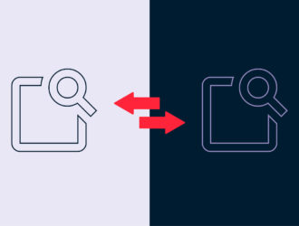 Illustration zweier Dokument-Suche-Icons (Dokument mit Lupe), die durch zwei gegenläufige rote Pfeile miteinander verbunden sind – als Symbol für den Vergleich von SEO-Tools für Apotheken. Linke Seite hell, rechte Seite dunkel.