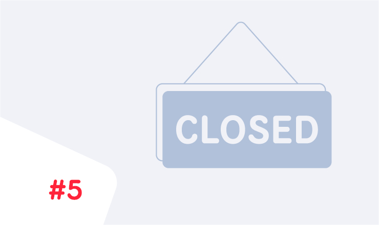 Illustration eines hängenden Schildes mit der Aufschrift „CLOSED", in hellem Blaugrau auf hellgrauem Hintergrund. Nummer 5 als Nummerierung des Beitrags in Rot unten links.